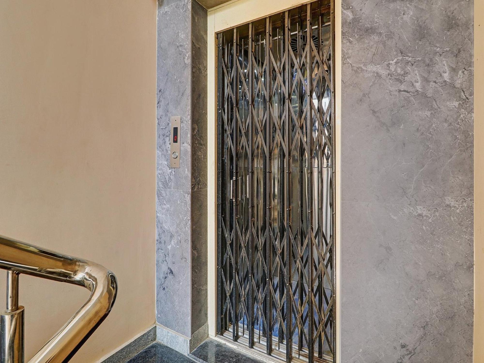 Hotel O S V Residency Kajaguda Near Gachibowli ハイデラバード エクステリア 写真