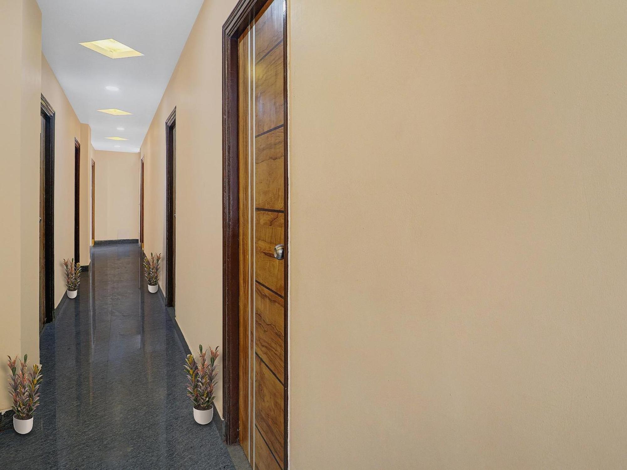 Hotel O S V Residency Kajaguda Near Gachibowli ハイデラバード エクステリア 写真